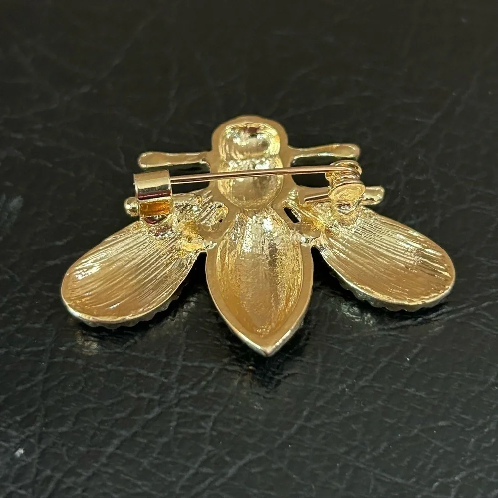 Vintage style bumble bee pin excellent condition brooch